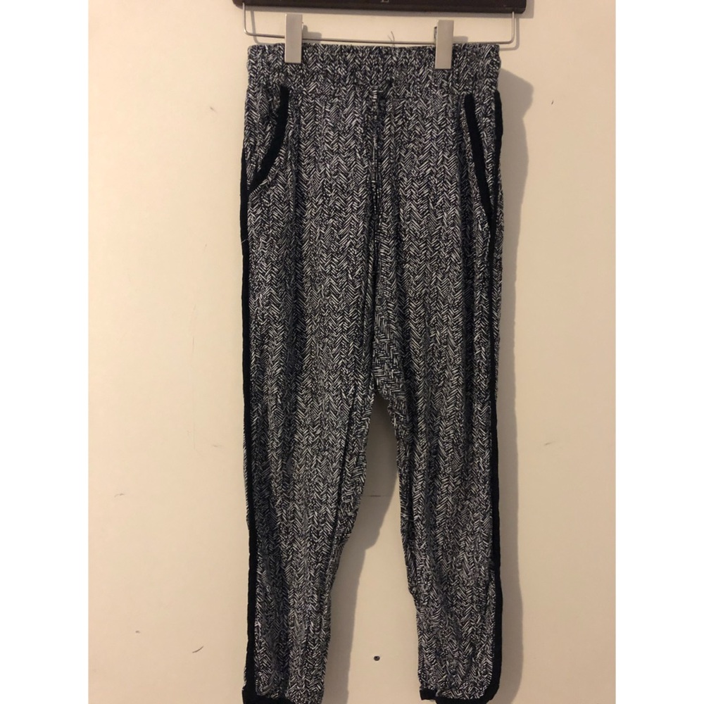 Studio summer jogger like new